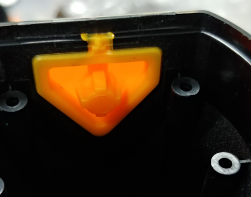 Variante des Gießens mit elastischem Polymer des Knopfes